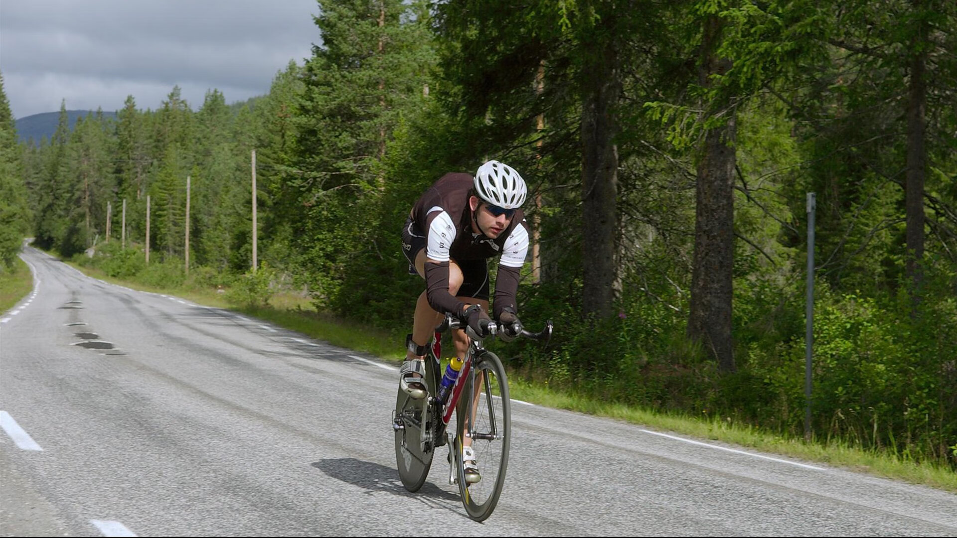 女篮青年队设置技能专项日提升攻防专注度，女篮球队训练计划